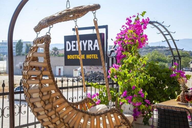 Demyra Boutique