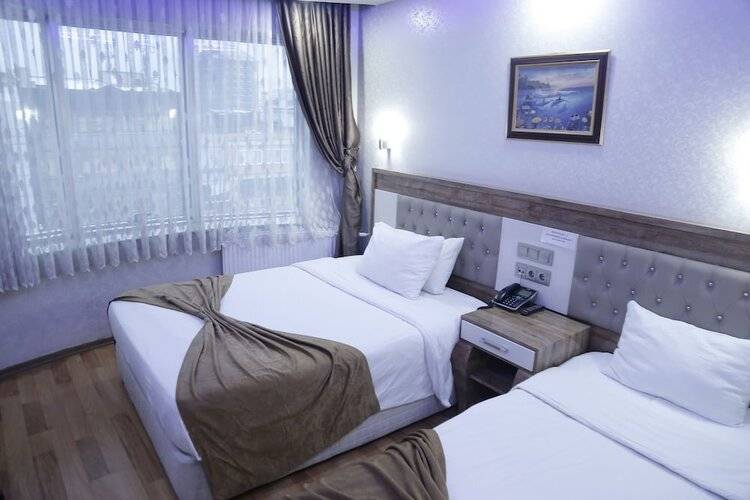 Grand Ulger Hotel