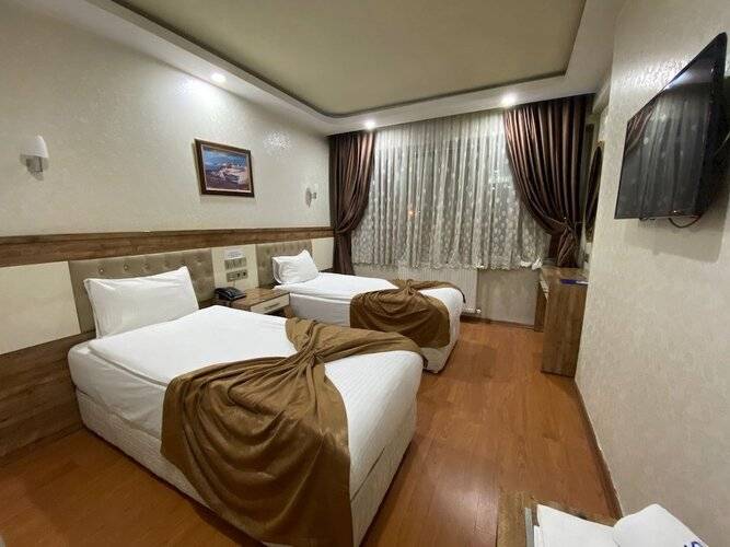 Grand Ulger Hotel