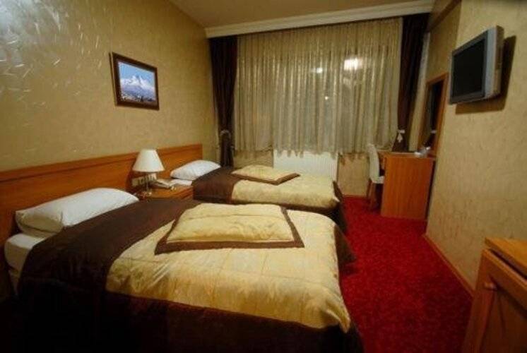 Grand Ulger Hotel