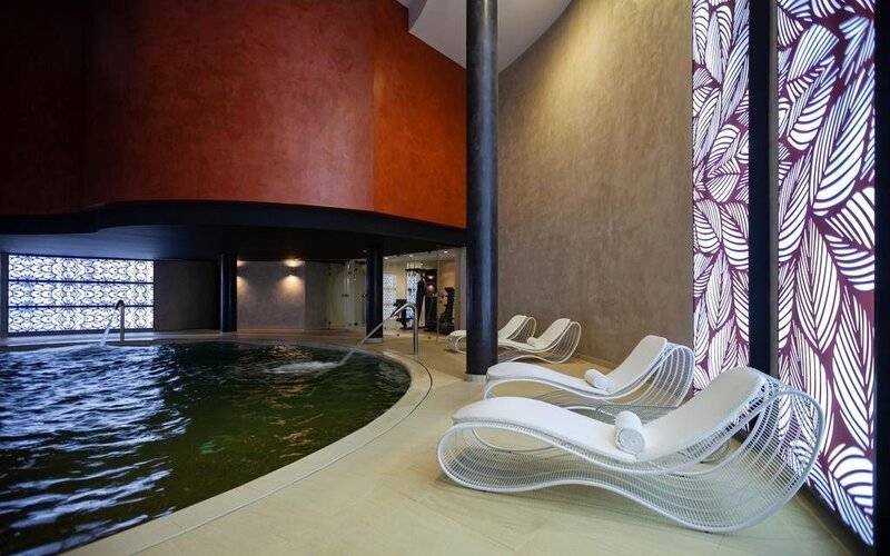 Adam Hotel Suites