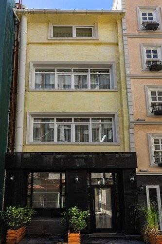 Meroddi Galata Flats
