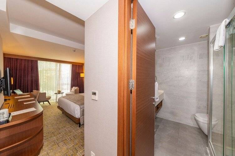 Land Park Hotel
