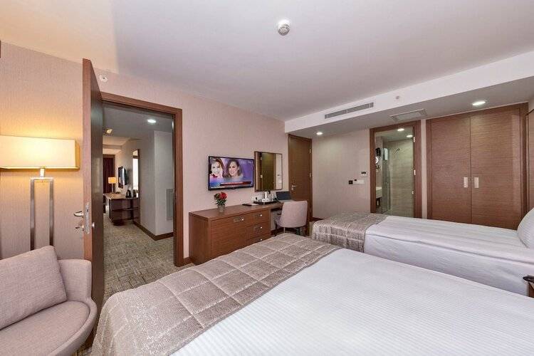 Land Park Hotel