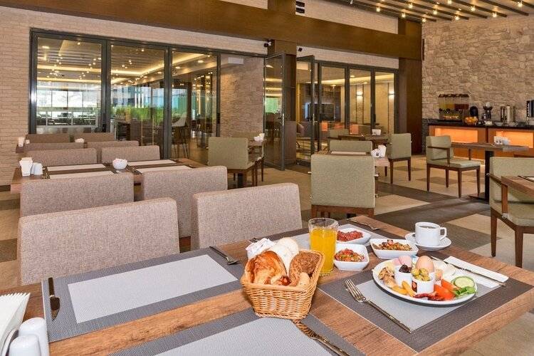 Land Park Hotel