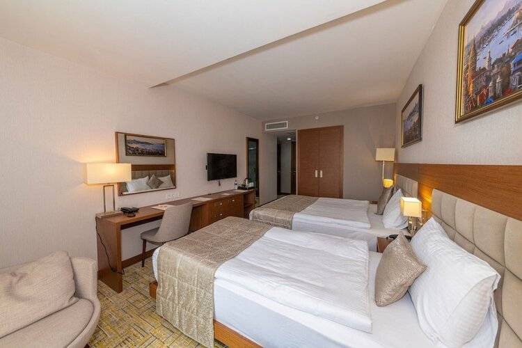 Land Park Hotel