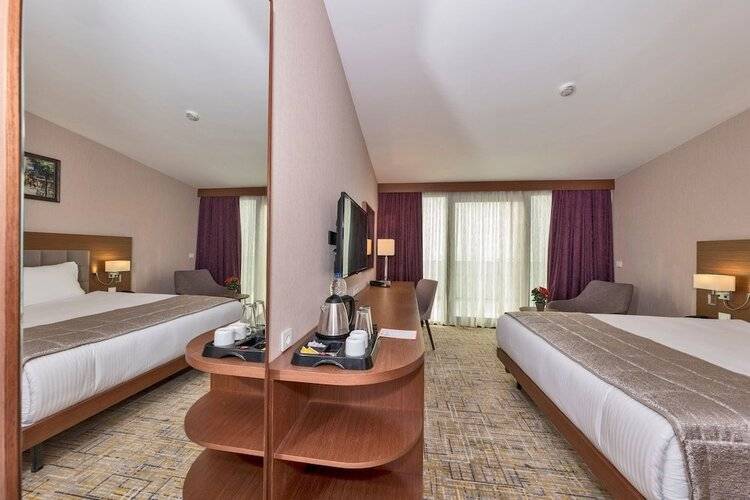 Land Park Hotel