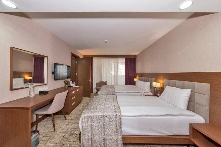 Land Park Hotel