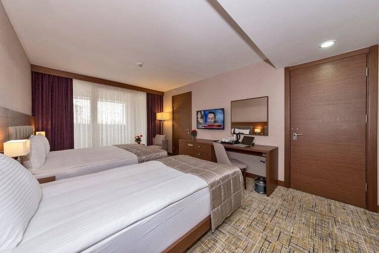 Land Park Hotel