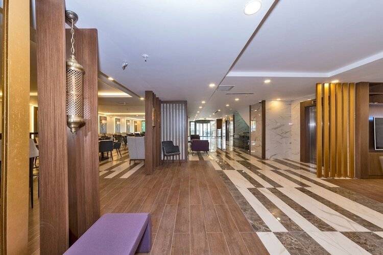 Land Park Hotel