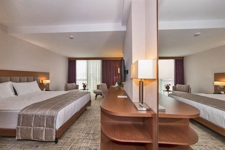 Land Park Hotel