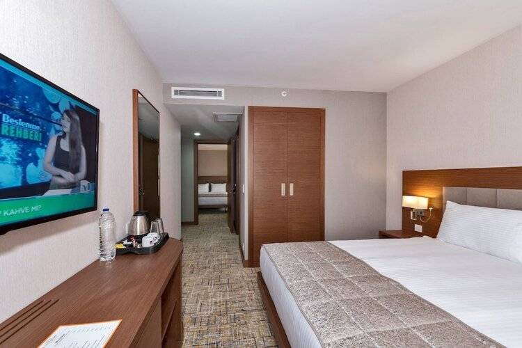 Land Park Hotel
