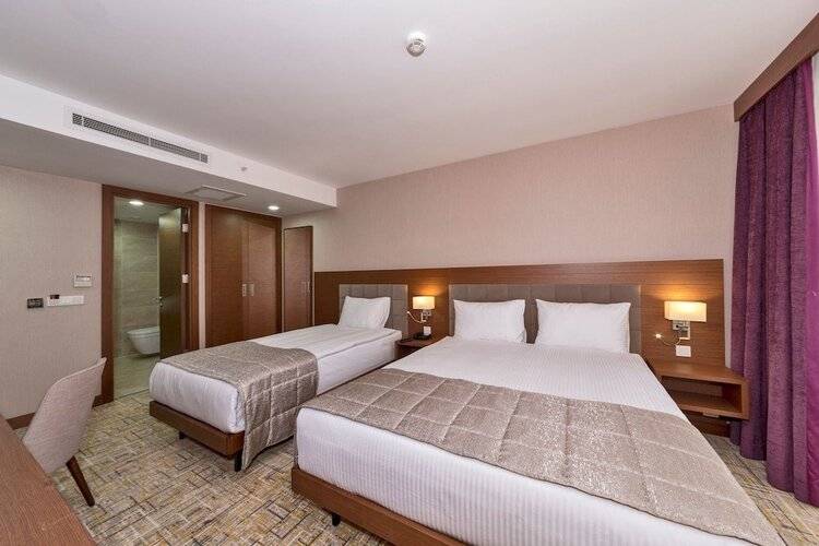 Land Park Hotel