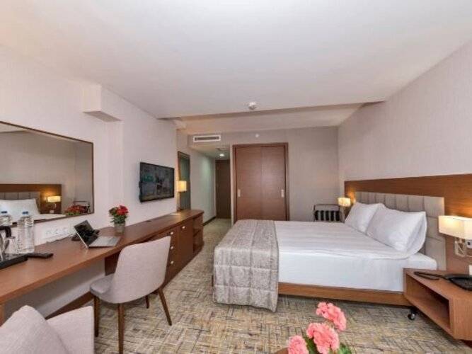 Land Park Hotel