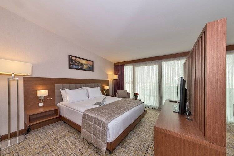 Land Park Hotel