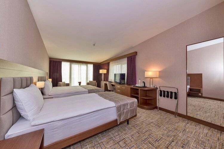 Land Park Hotel