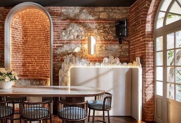 Ecole St Pierre Hotel