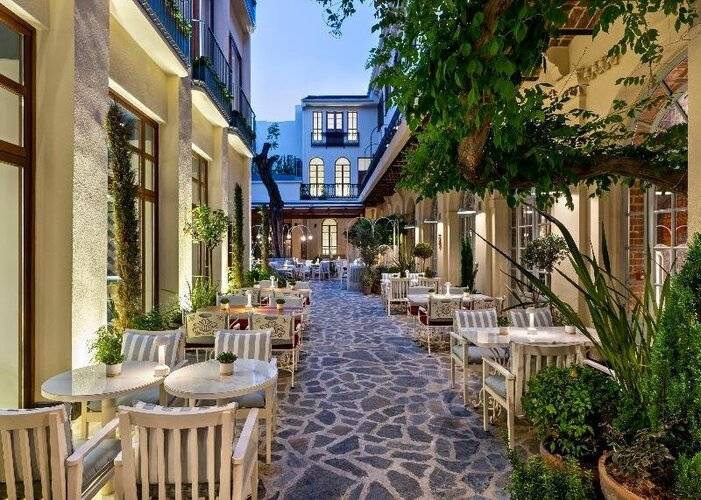Ecole St Pierre Hotel
