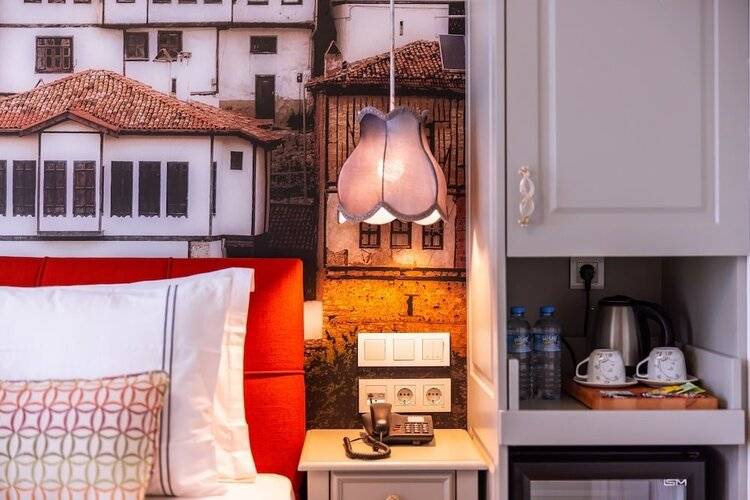 9 Doors Hotel