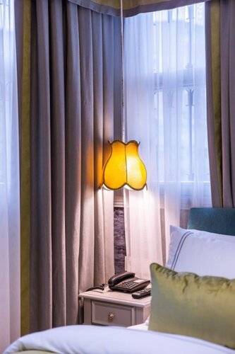 9 Doors Hotel