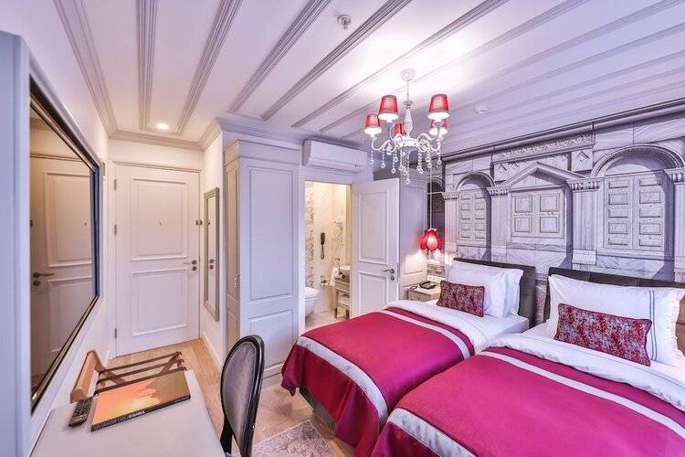 9 Doors Hotel