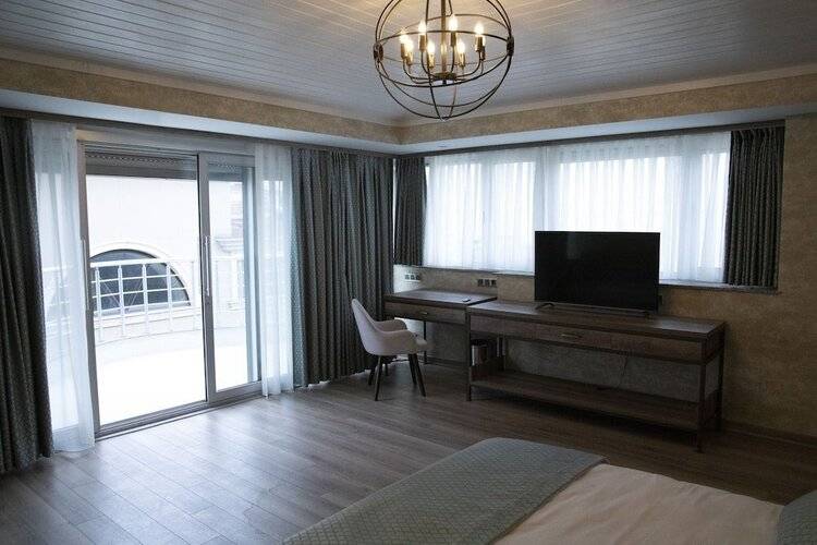 Castle Franco Suites