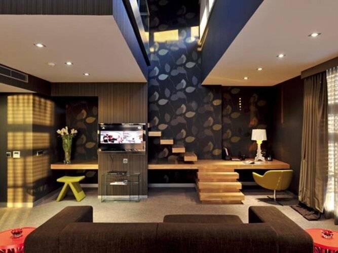 Vernazza Suites Hotel