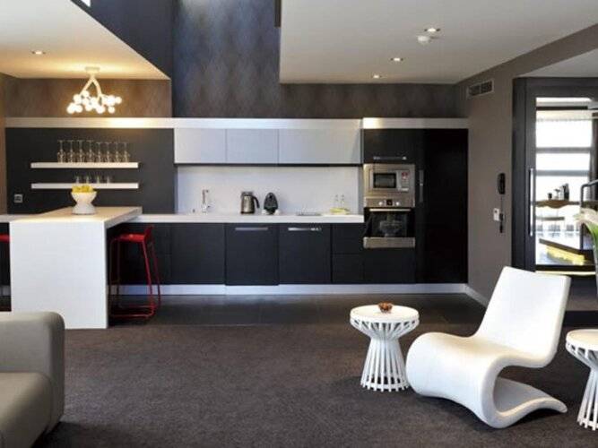 Vernazza Suites Hotel