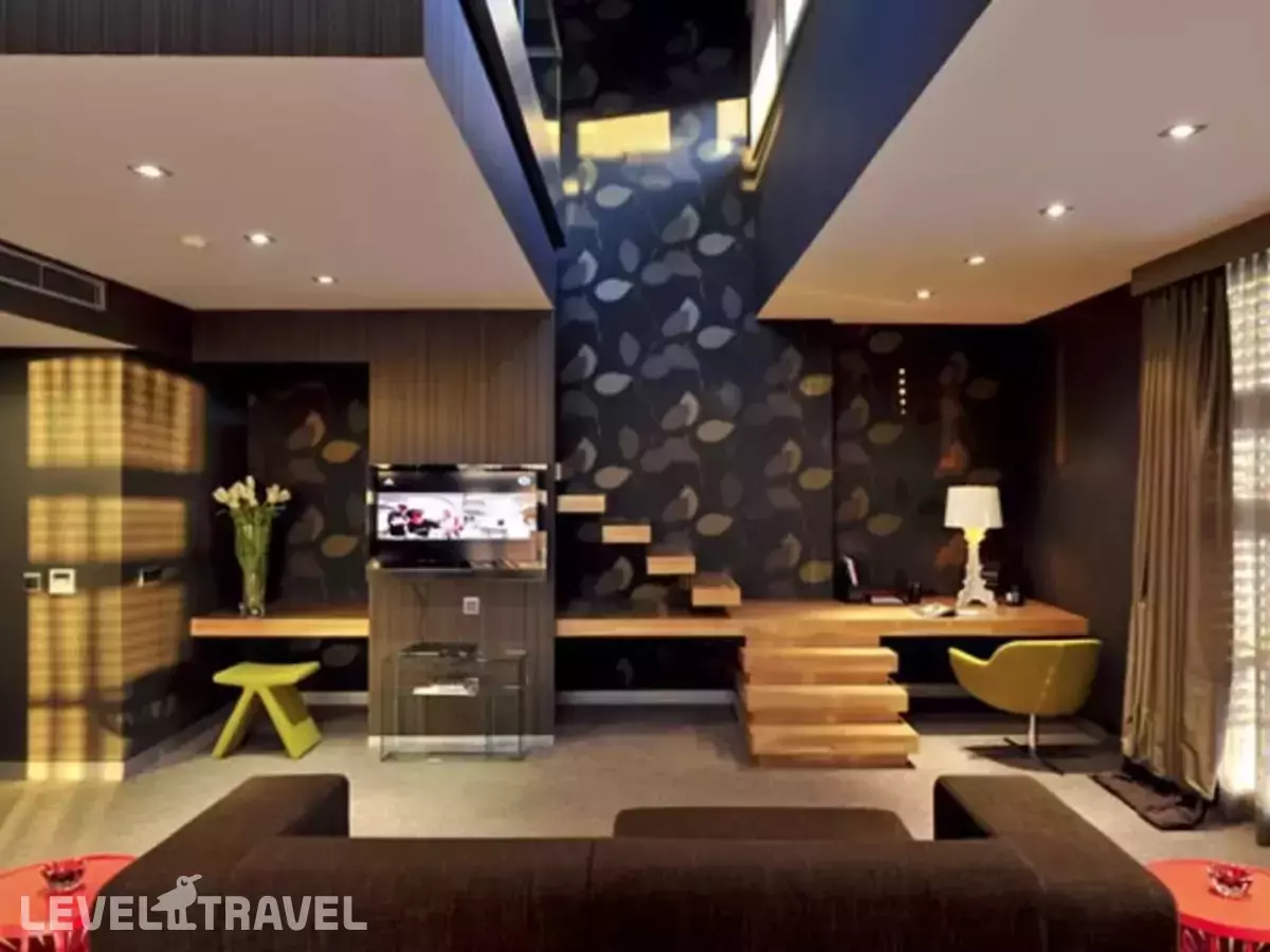 Vernazza Suites Hotel