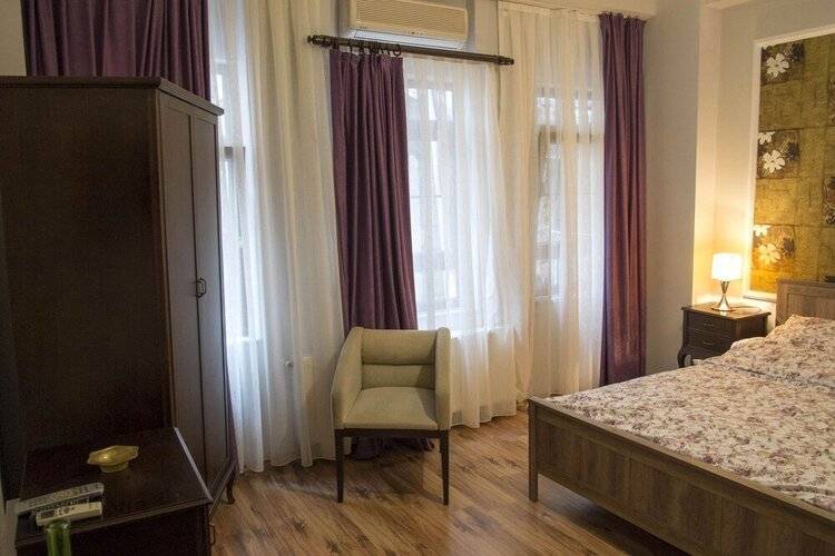 Dora Hotel