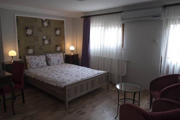 Dora Hotel