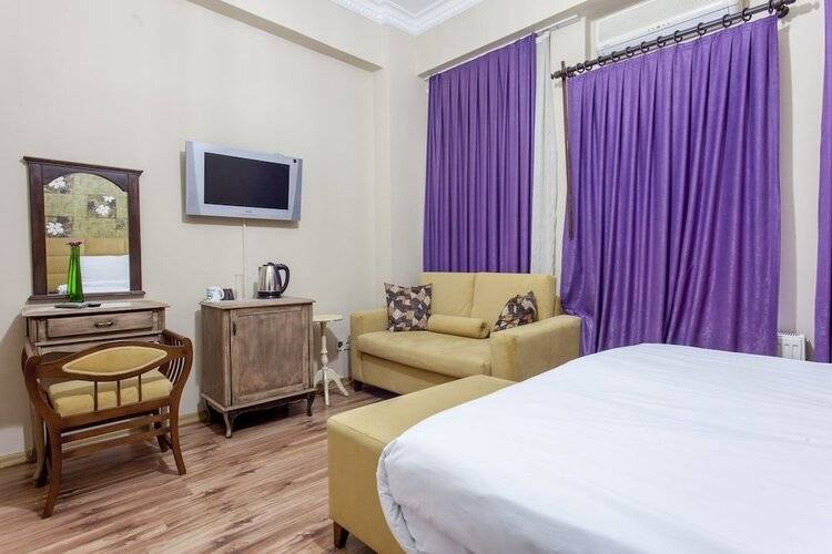 Dora Hotel
