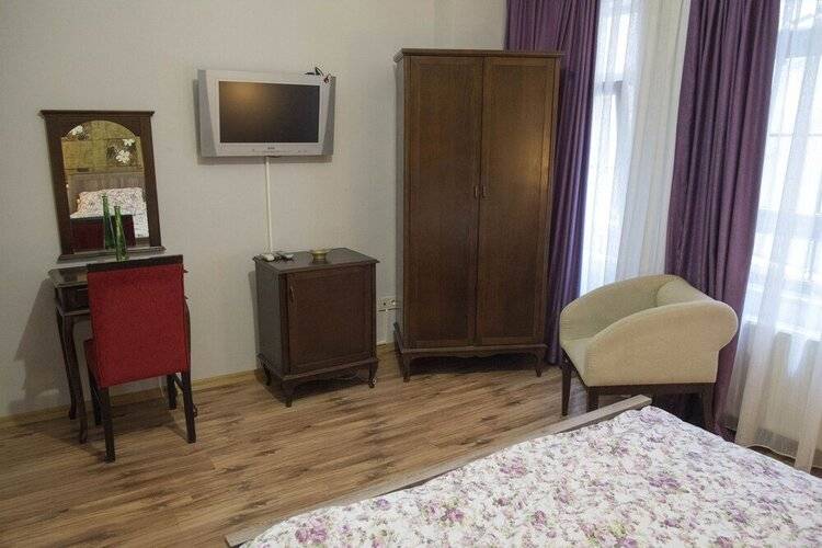 Dora Hotel