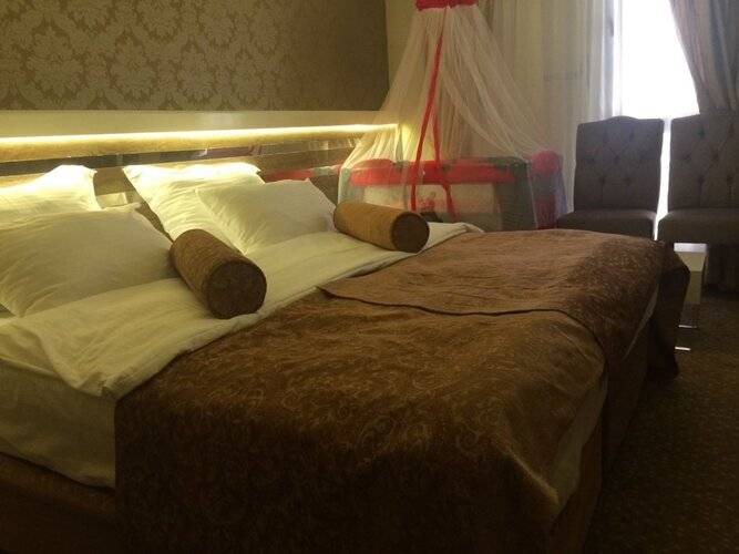 Golden Rain Hotel Old City