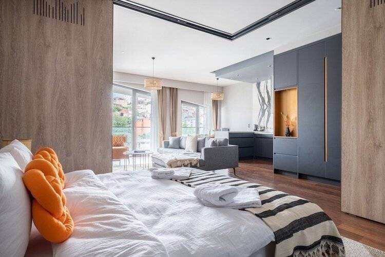 Benesta Residence By Newinn