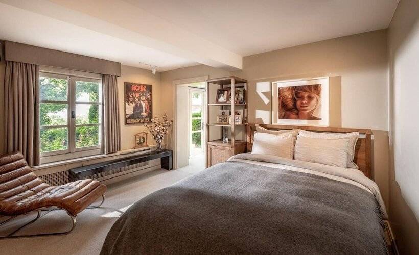 Enchanting 22 000m2 Property And Elegant 5 Bedroom Manor