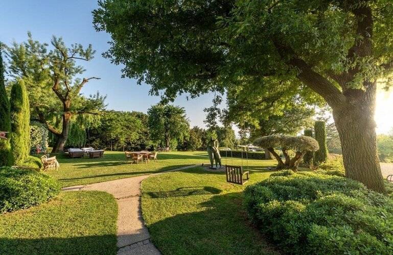 Enchanting 22 000m2 Property And Elegant 5 Bedroom Manor
