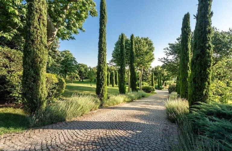 Enchanting 22 000m2 Property And Elegant 5 Bedroom Manor