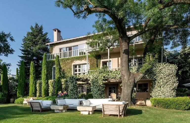 Enchanting 22 000m2 Property And Elegant 5 Bedroom Manor
