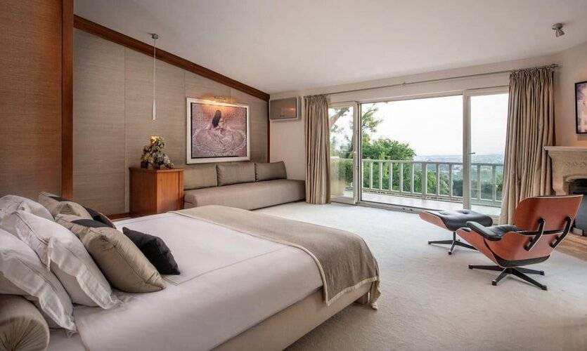 Enchanting 22 000m2 Property And Elegant 5 Bedroom Manor