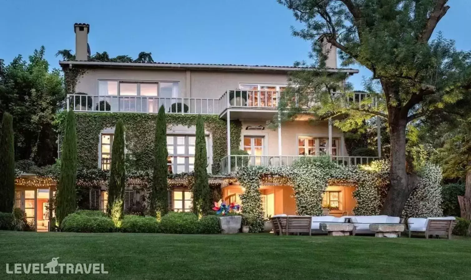 Enchanting 22 000m2 Property And Elegant 5 Bedroom Manor