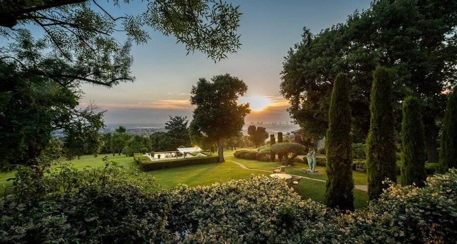 Enchanting 22 000m2 Property And Elegant 5 Bedroom Manor