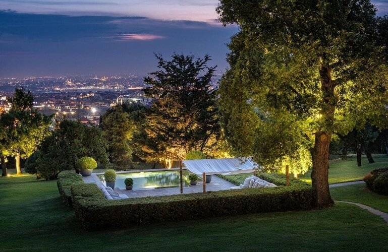 Enchanting 22 000m2 Property And Elegant 5 Bedroom Manor