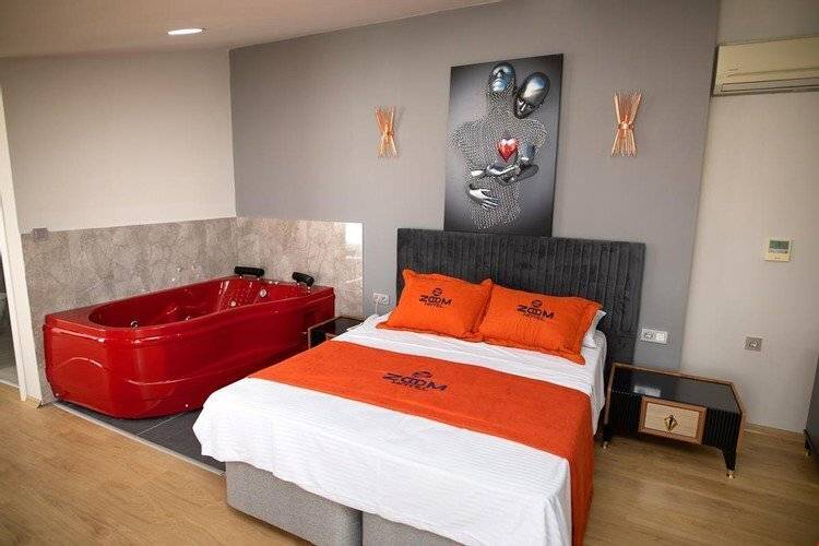 Zoom Hotel