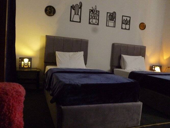 7 Pyramids Guest House