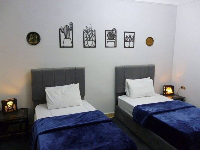 7 Pyramids Guest House