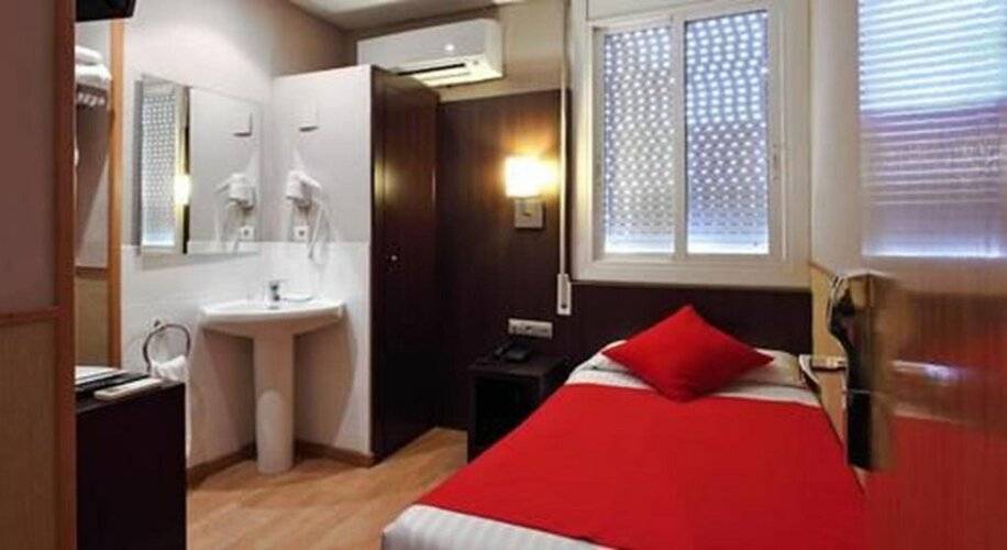 Hostal Bcn Port — фото 22