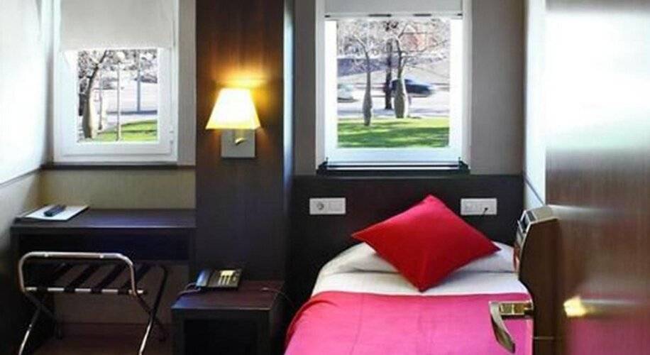 Hostal Bcn Port — главное фото