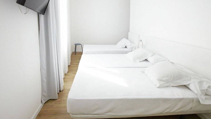 Som Nit Born — главное фото