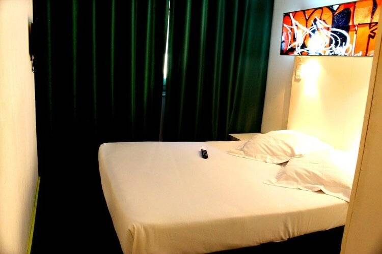 Hostal Raval Rooms (Hotel Casa Gardenia) — фото 23